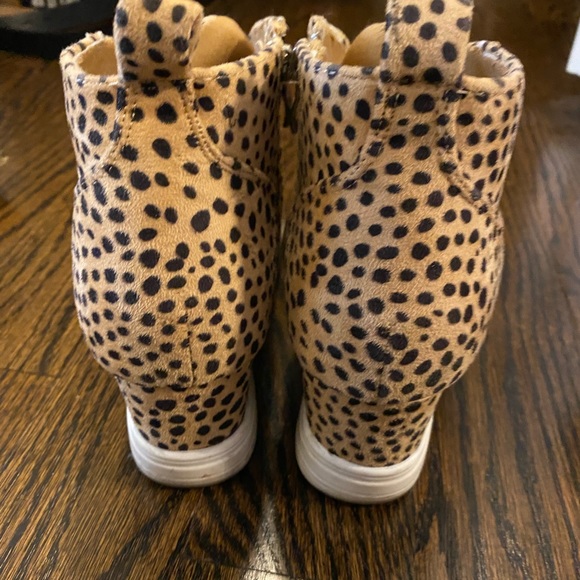 Leopard Platform Sneaker, size 9 - Picture 6 of 6